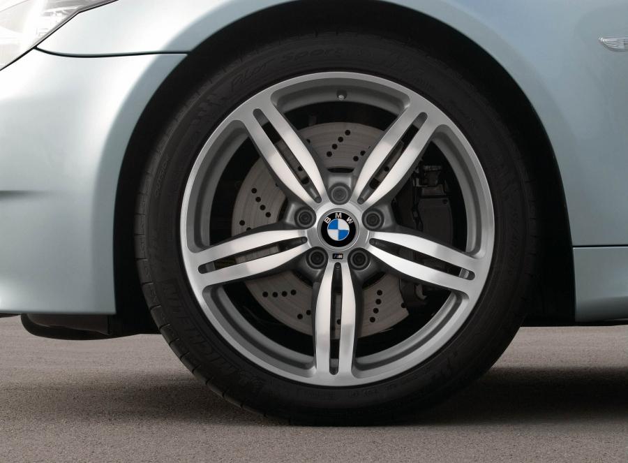  BMW M5 Touring 2009 года  (фото 26 из 51)